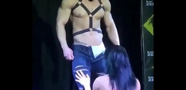  Guille stripper argentino es mamado